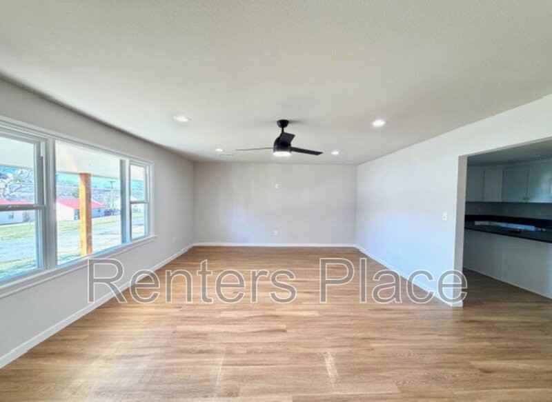 543 North Ridgeway Street - Photo 3 of 23