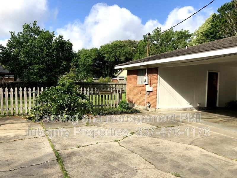 310 S Audubon Blvd - Photo 3 of 18