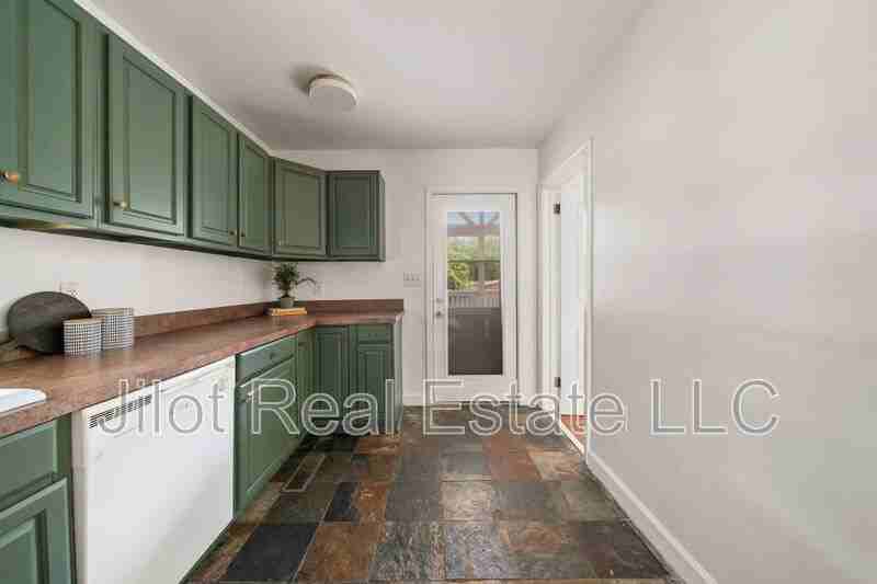 2855 Monticello Place - Photo 3 of 26