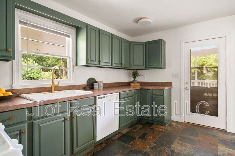 2855 Monticello Place - Photo 4 of 26