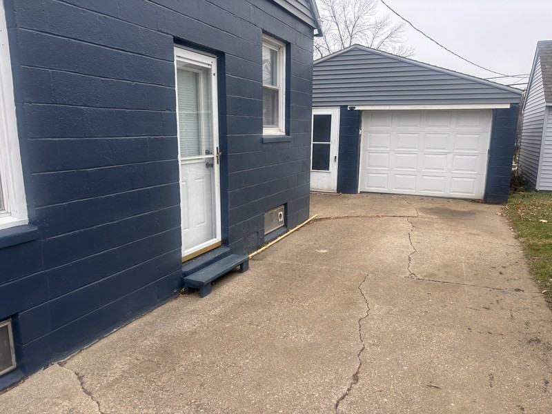 1909 Williams Blvd Sw - Photo 2 of 17