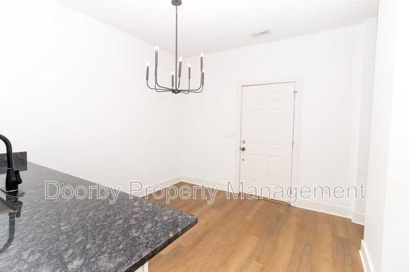 3016 North Chamberlain Avenue - Photo 3 of 21