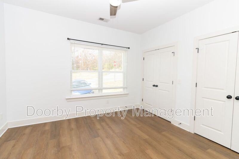 3016 North Chamberlain Avenue - Photo 7 of 21