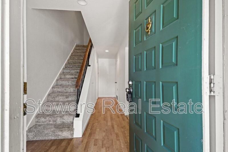 1714 Parkside Drive - Photo 3 of 26