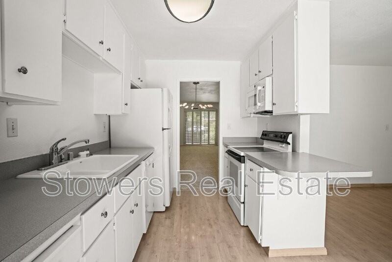 1714 Parkside Dr - Photo 7 of 24