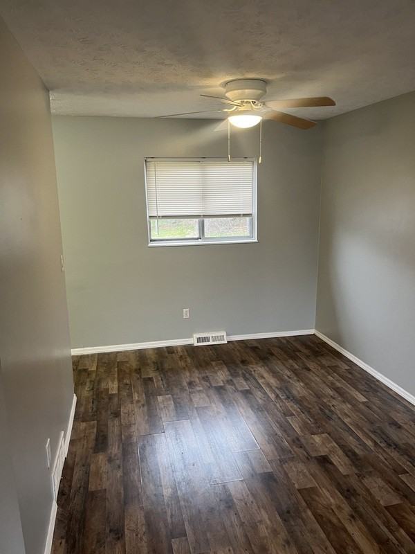 536 Hyatt Avenue - Photo 6 of 16