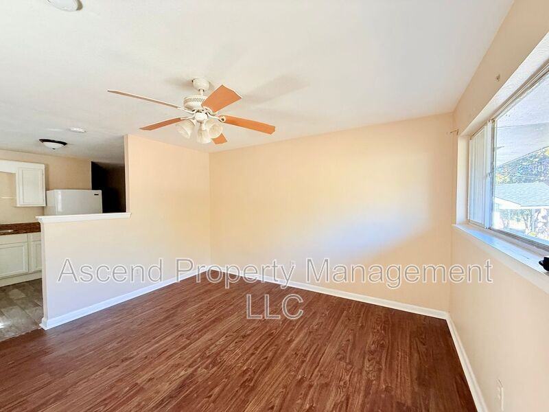 2108 Cooley St #B - Photo 2 of 13