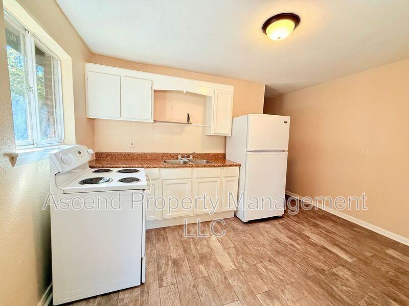 2108 Cooley St #B - Photo 4 of 13