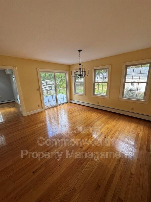 49 Hoppin Hill Ave - Photo 4 of 20