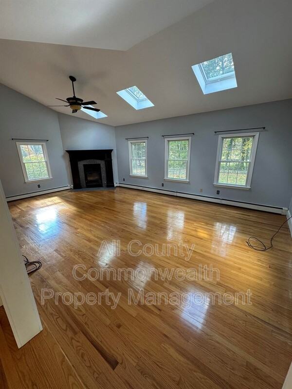 49 Hoppin Hill Ave - Photo 5 of 20