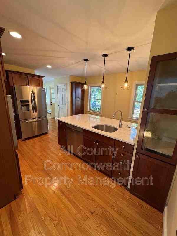 49 Hoppin Hill Ave - Photo 7 of 20