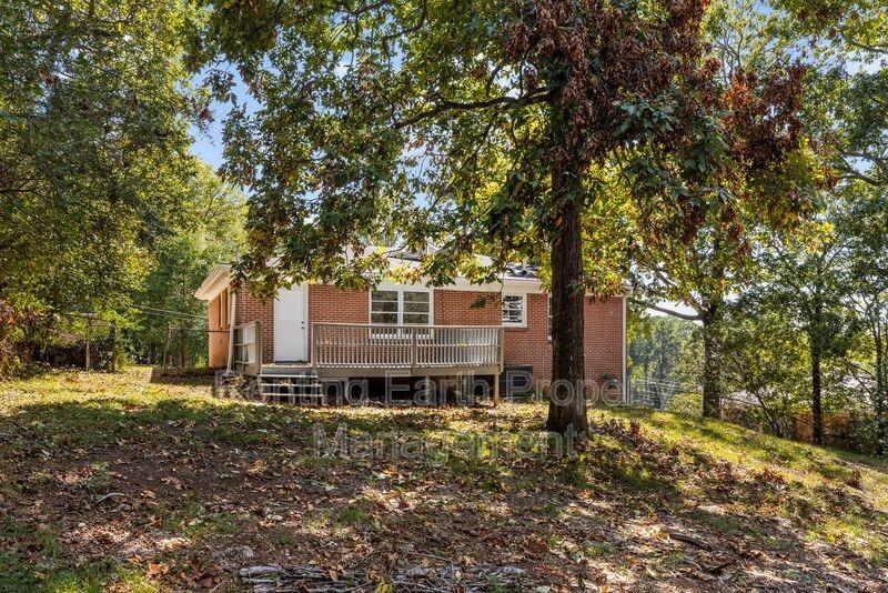 1016 Belle Meade Dr - Photo 5 of 16