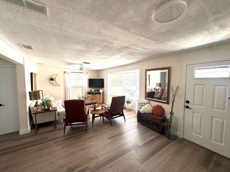 2563 S Peninsula Dr - Photo 2 of 20