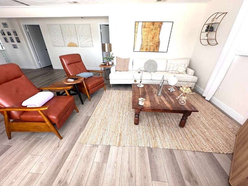 2563 S Peninsula Dr - Photo 4 of 20