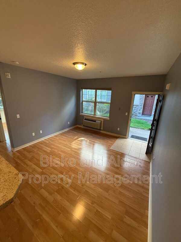 8758 Ne Delamere Way - Photo 5 of 26