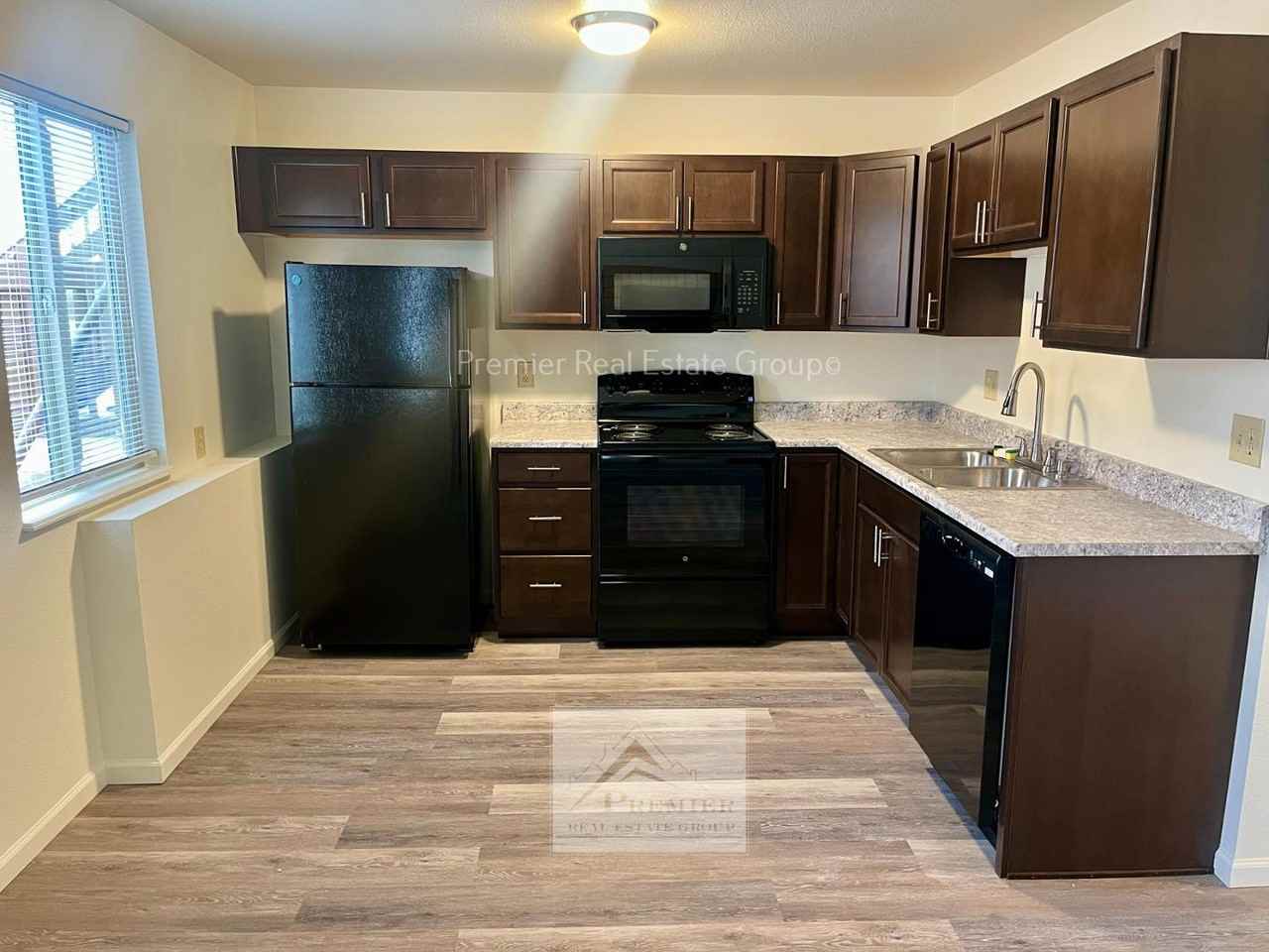 1013 Western Dr - Photo 4 of 9