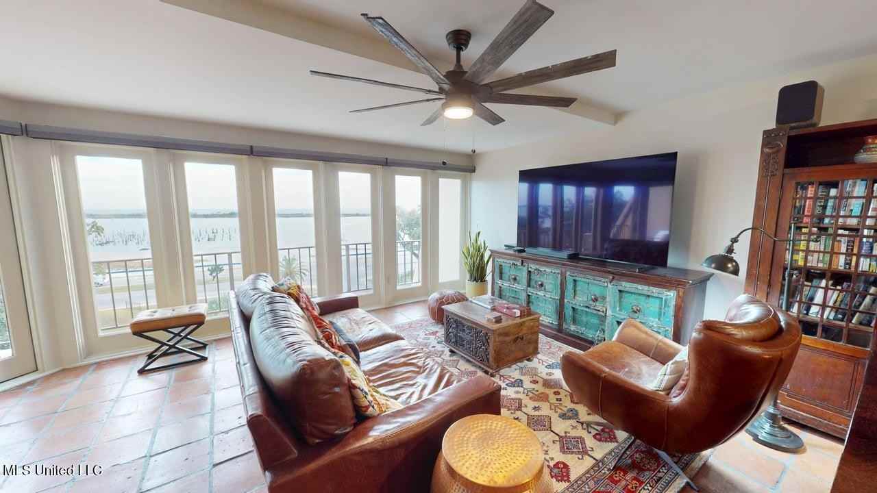 520 Beach Blvd - Photo 3 of 28