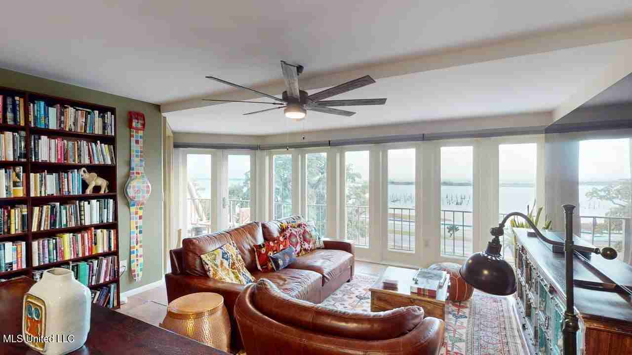 520 Beach Blvd - Photo 4 of 28