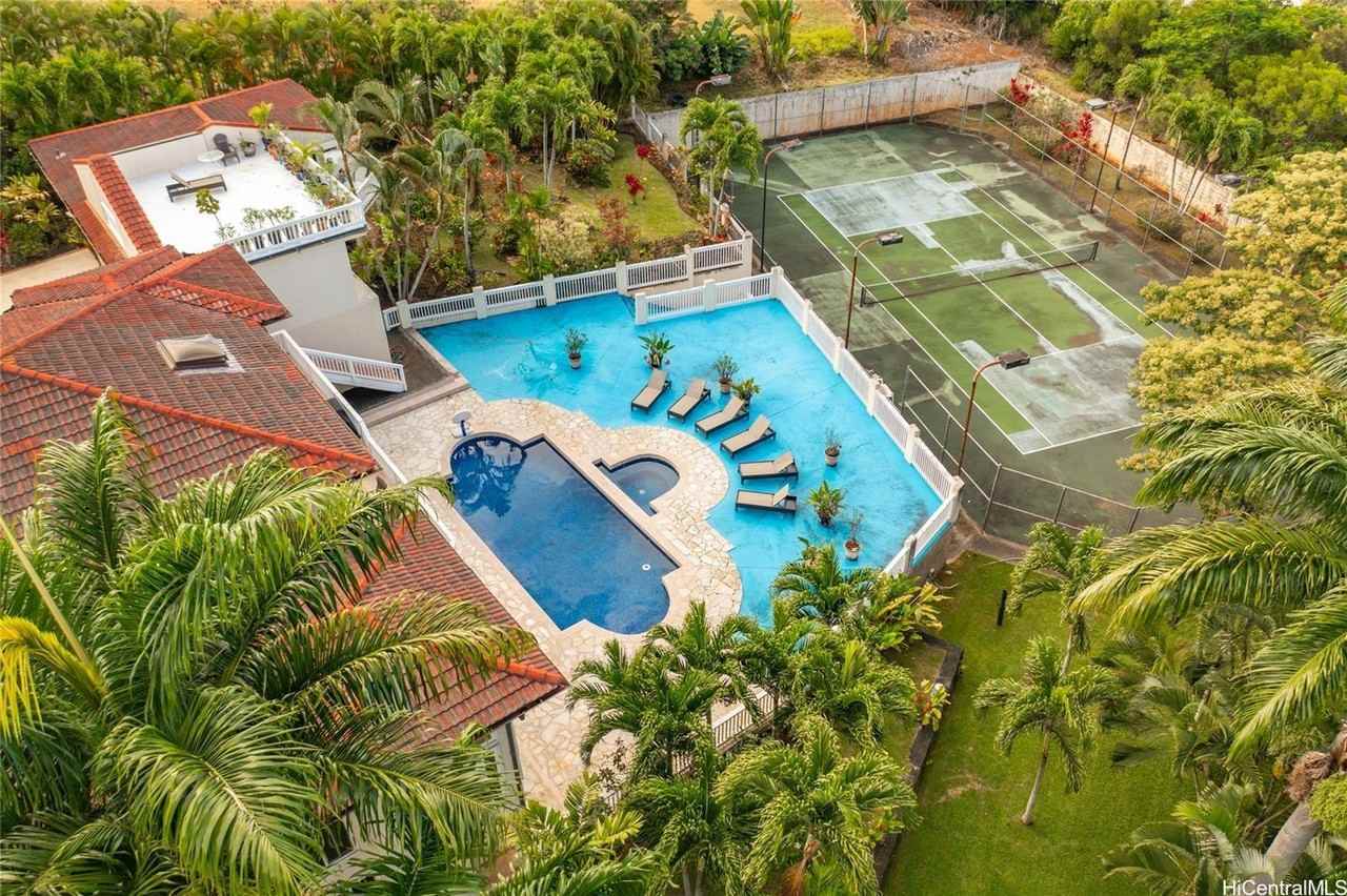 42-102 Aleka Pl - Photo 4 of 5