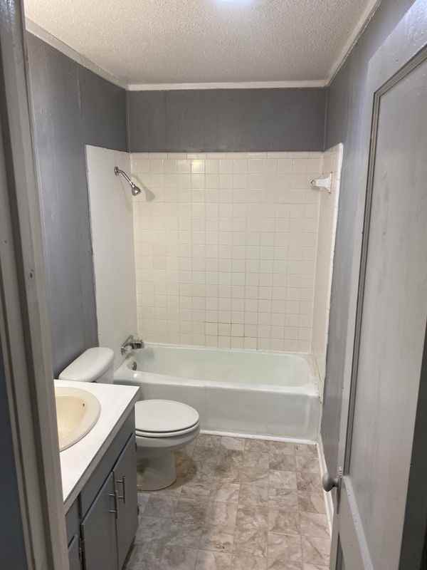 2409 S Cypress St - Photo 4 of 7