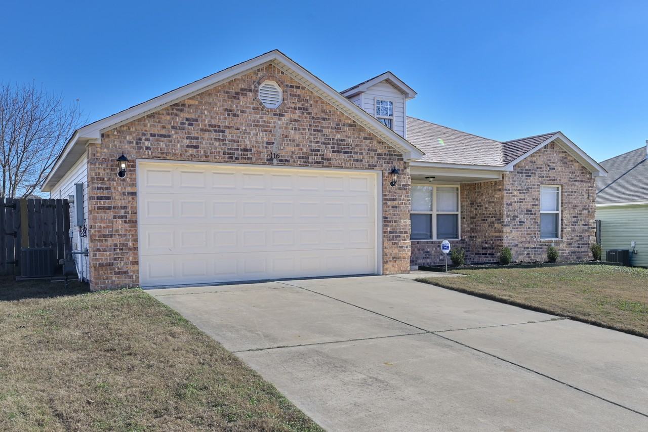 116 Meadow Dr - Photo 2 of 14