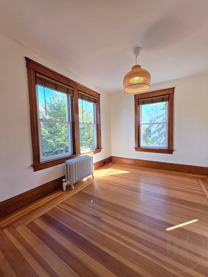 375 Pleasant St - Photo 3 of 18