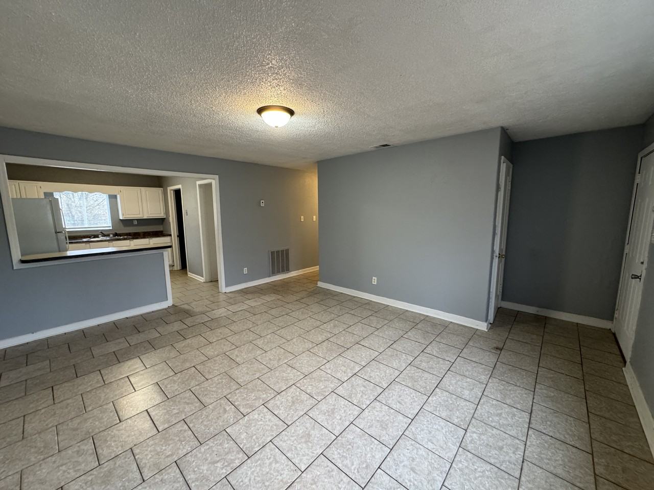 2240 Barnor Dr - Photo 5 of 24