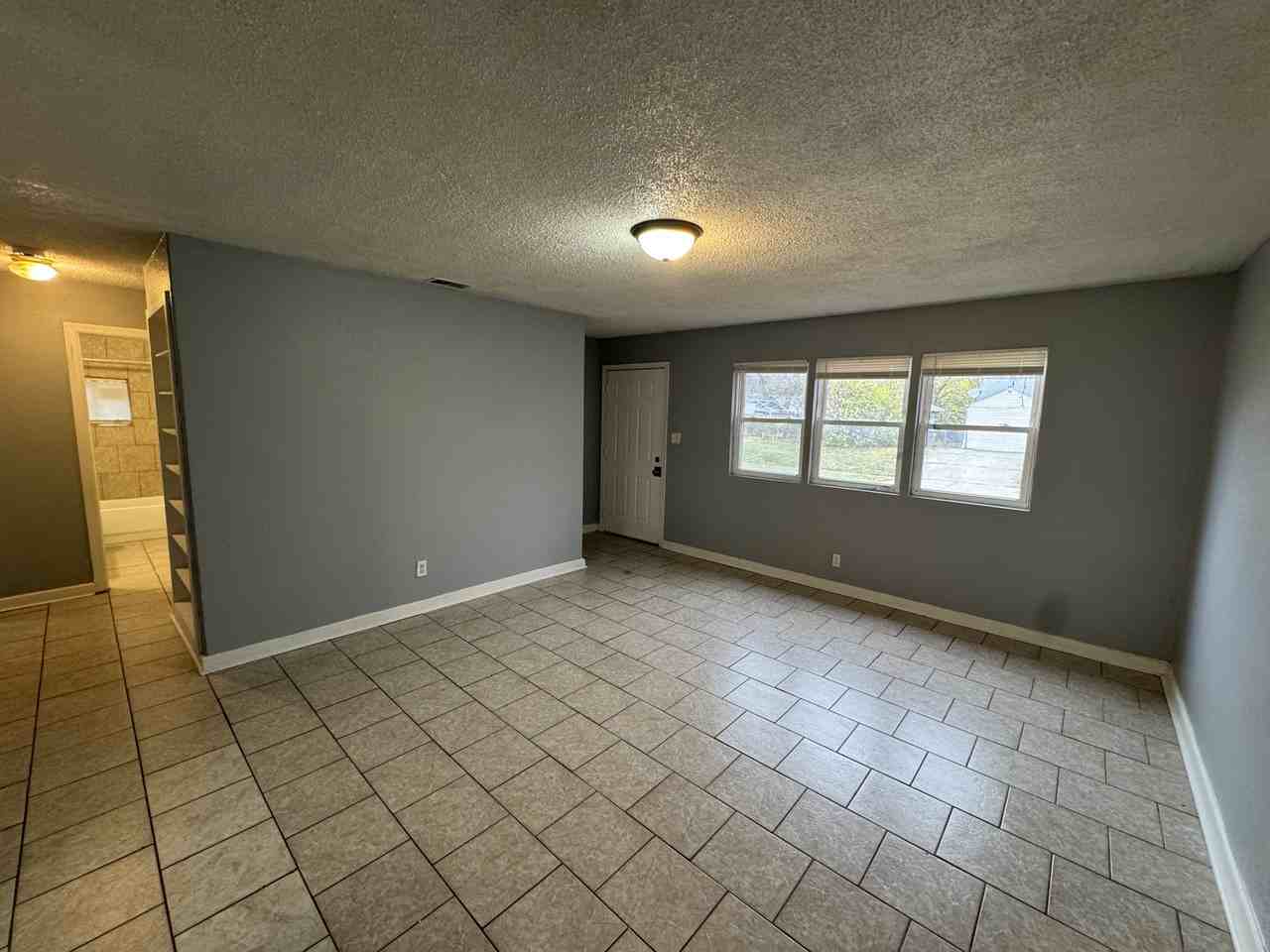 2240 Barnor Dr - Photo 6 of 24