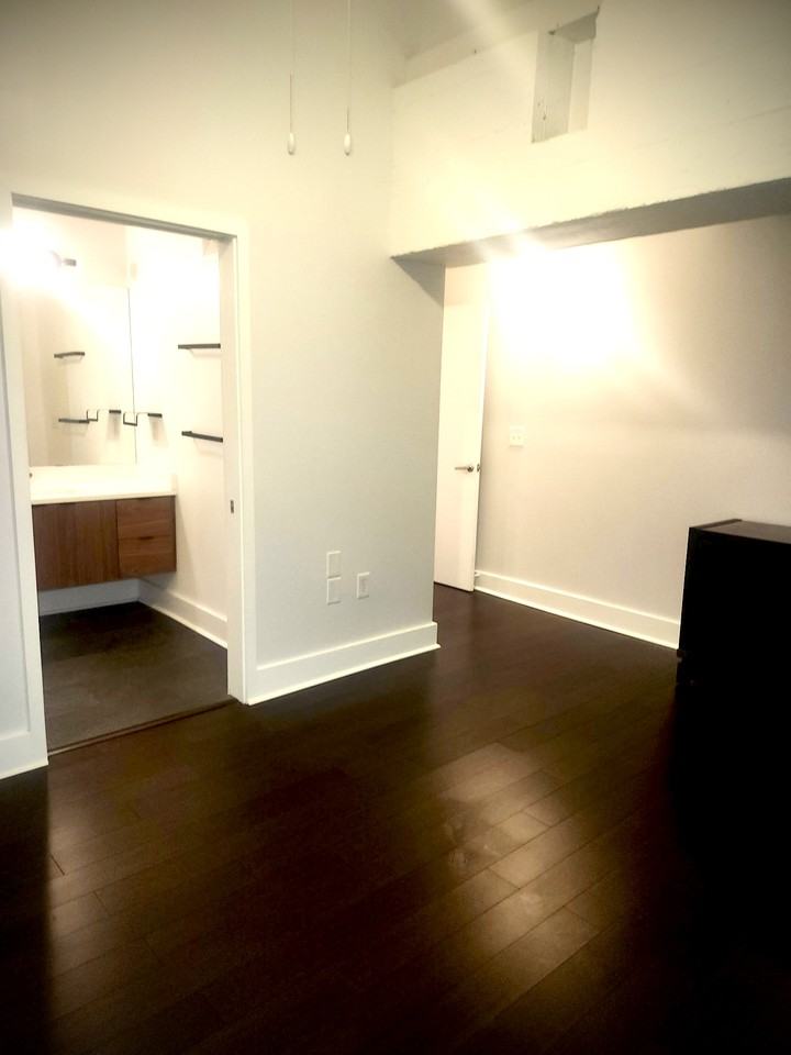 3001 Gillham Rd #201 - Photo 6 of 11