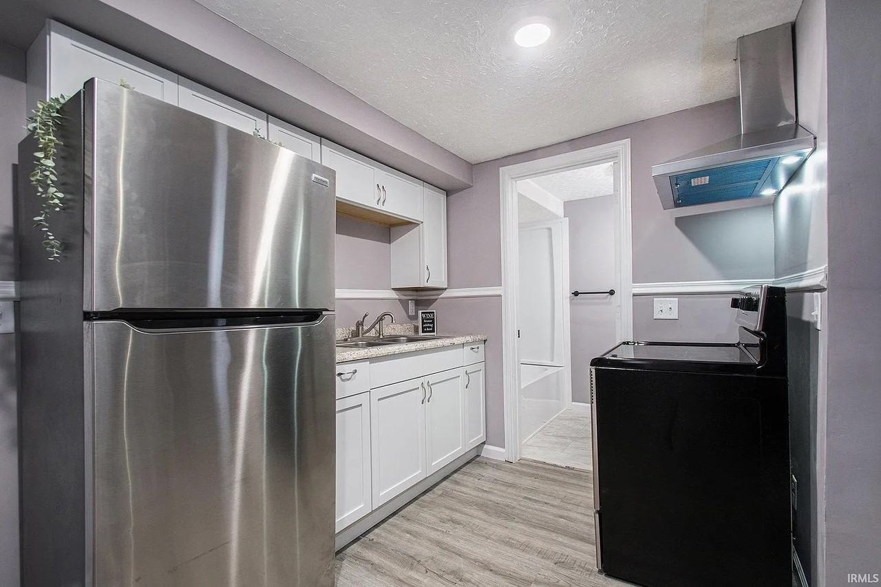 1911 Clyde St - Photo 3 of 8