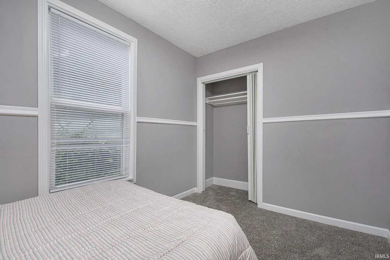 1911 Clyde St - Photo 7 of 8