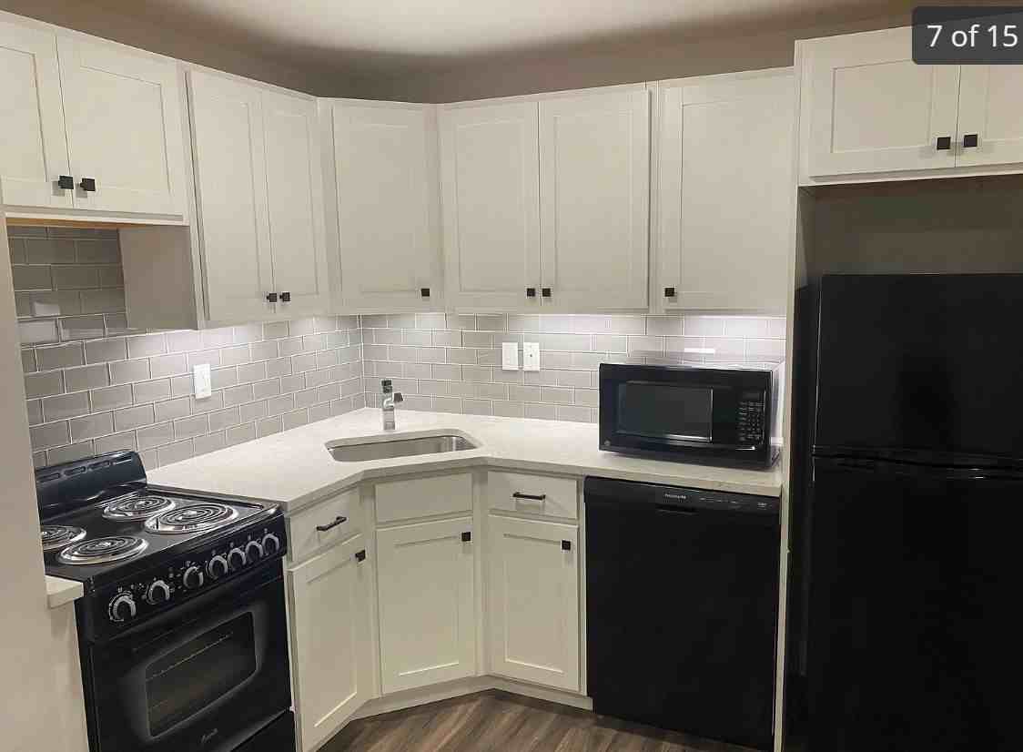 1090 New York Ave - Photo 3 of 5