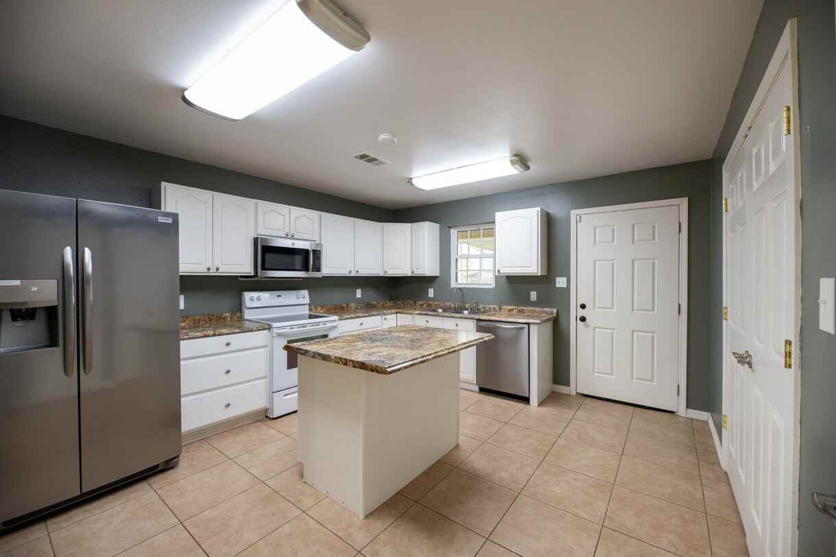 2505 Donnelly Rd - Photo 3 of 9