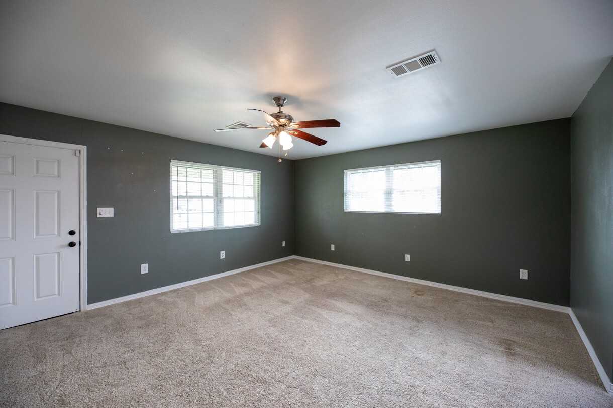 2505 Donnelly Rd - Photo 4 of 9