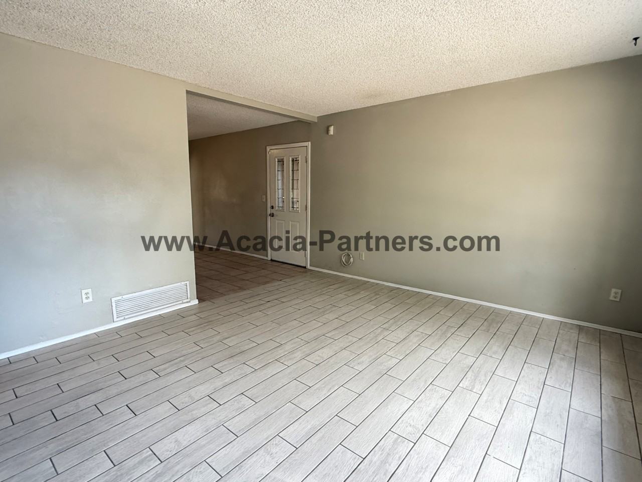 2021 South Timberline Avenue - Photo 3 of 22