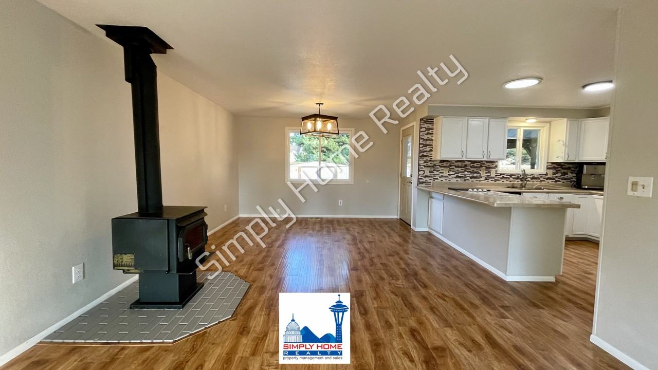 5520 61st Ave Se - Photo 7 of 27