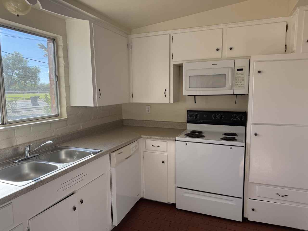 1511 E Limberlost Dr - Photo 5 of 20