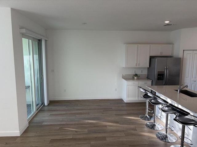 4181 Lagoon Shore Drive - Photo 6 of 7