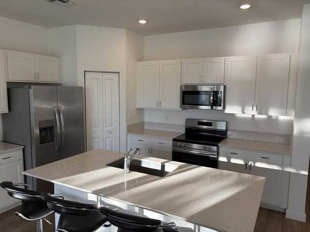 4181 Lagoon Shore Drive - Photo 5 of 7