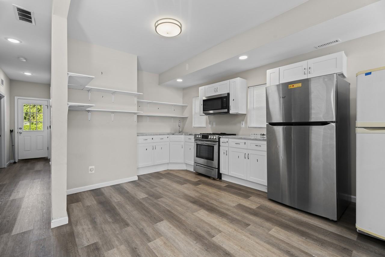 2104 Allendale Rd #4 - Photo 3 of 12