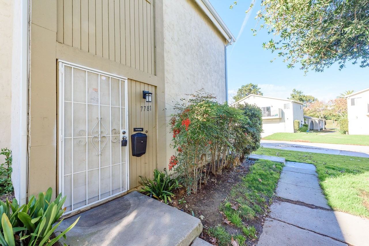 7781 Camino Glorita - Photo 2 of 34