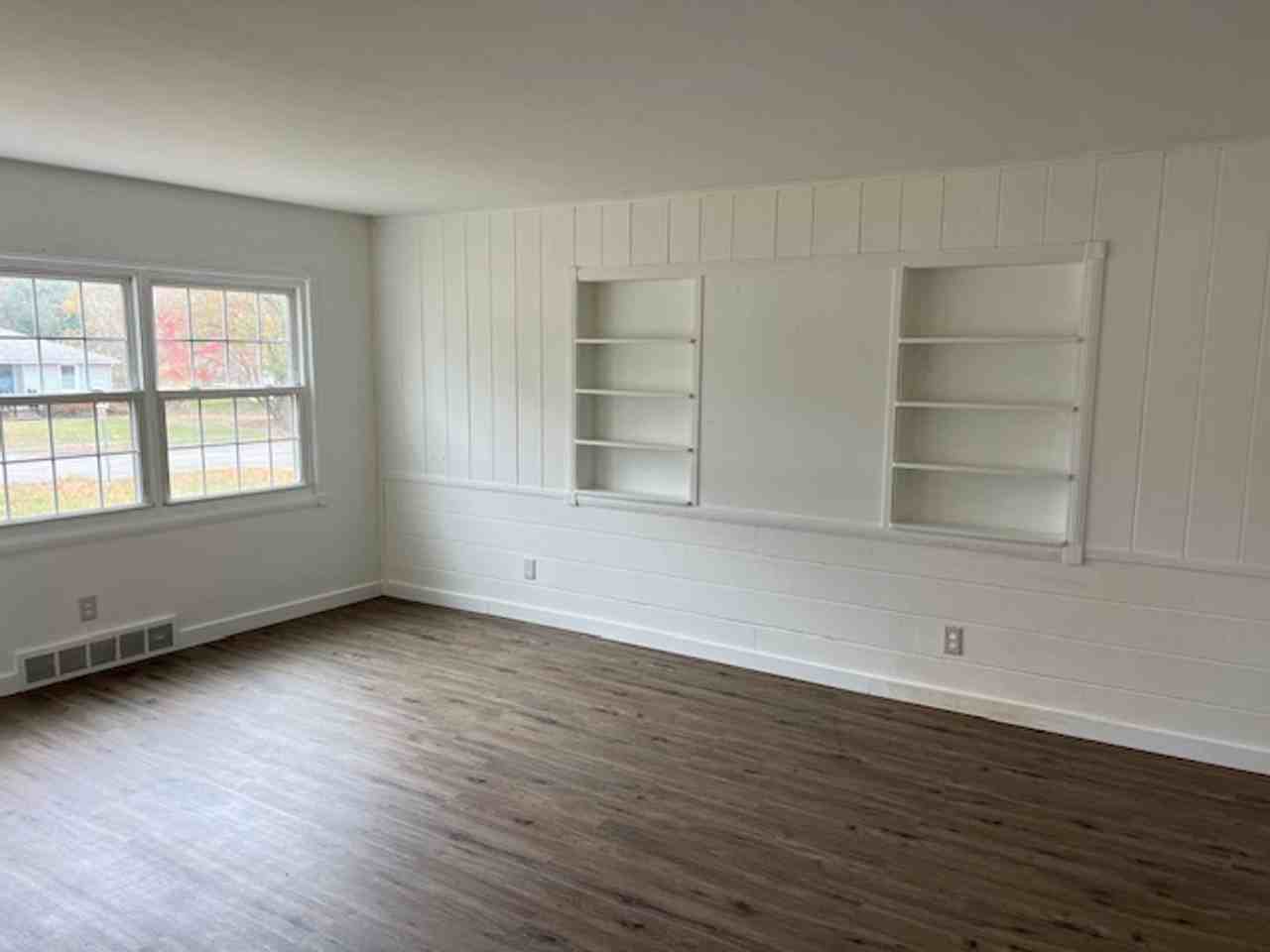 602 Longmere Dr - Photo 2 of 12