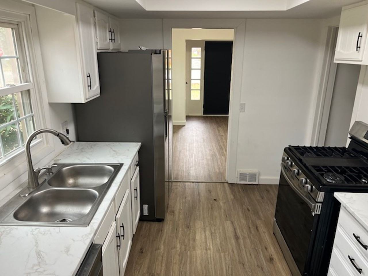 602 Longmere Dr - Photo 3 of 12