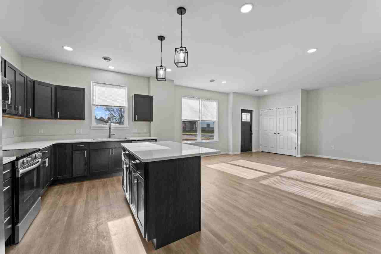 400 Sherman Street - Photo 3 of 10