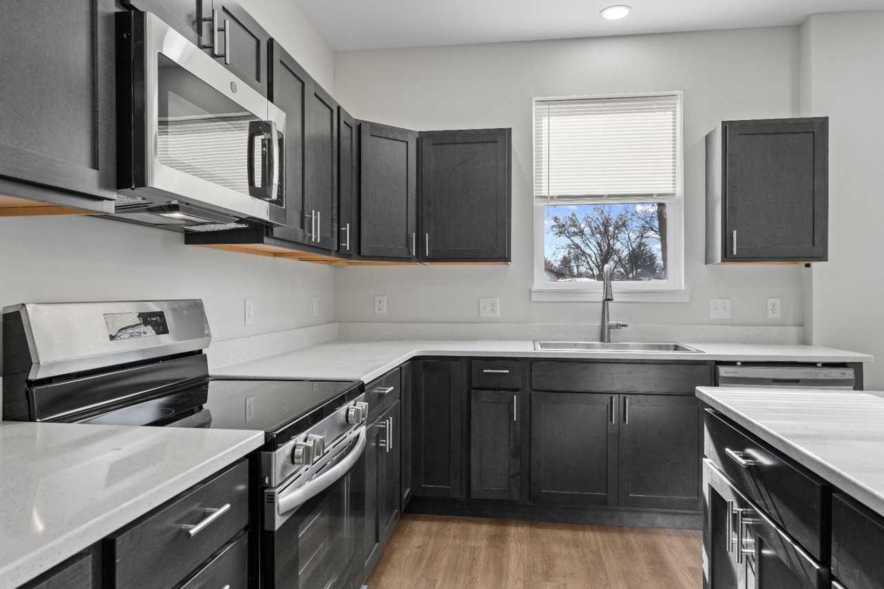 400 Sherman Street - Photo 4 of 10