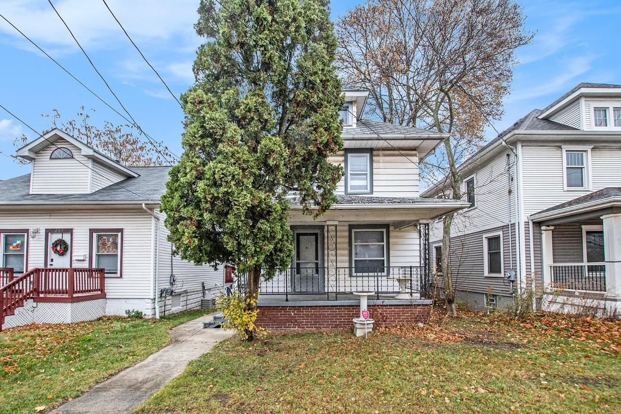 209 E Mount Hope Ave - Photo 4 of 10