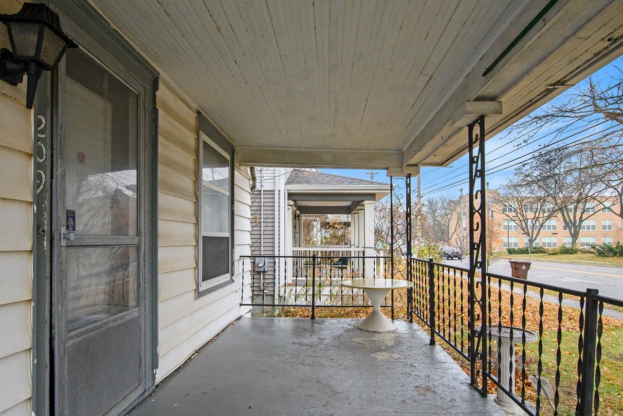 209 E Mount Hope Ave - Photo 6 of 10