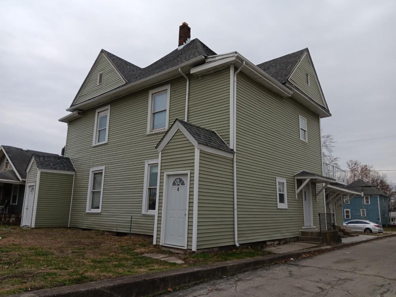 916 W Jackson St - Photo 2 of 10