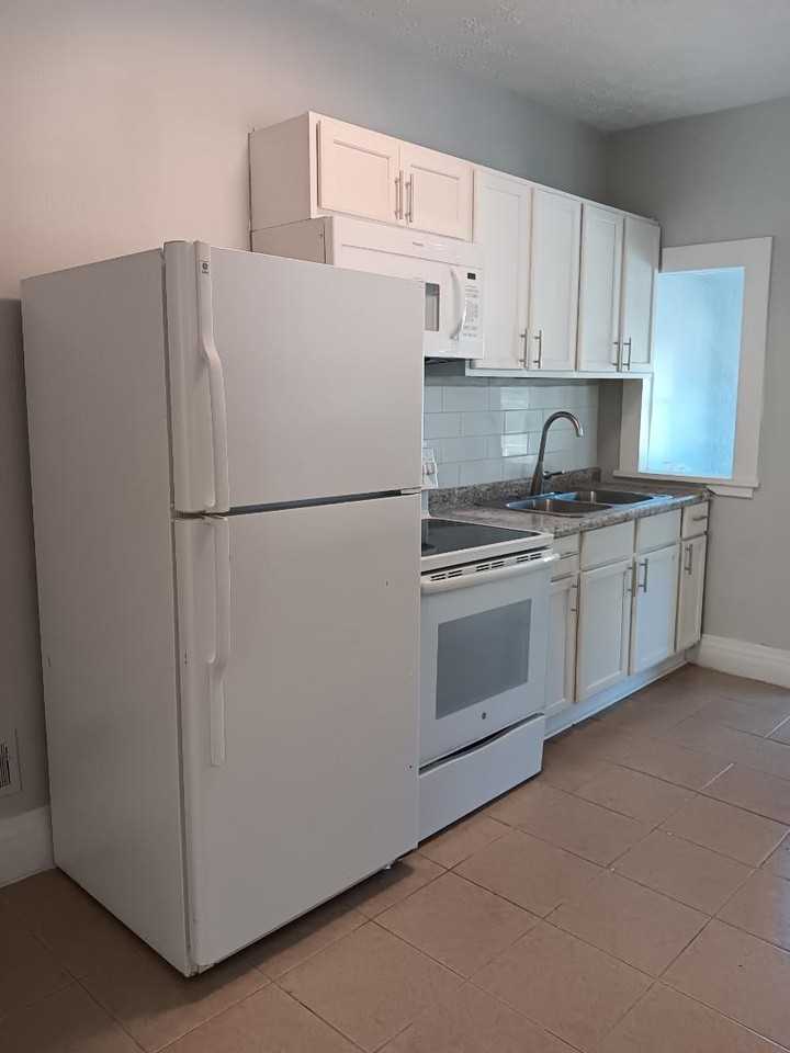 916 W Jackson St - Photo 5 of 10