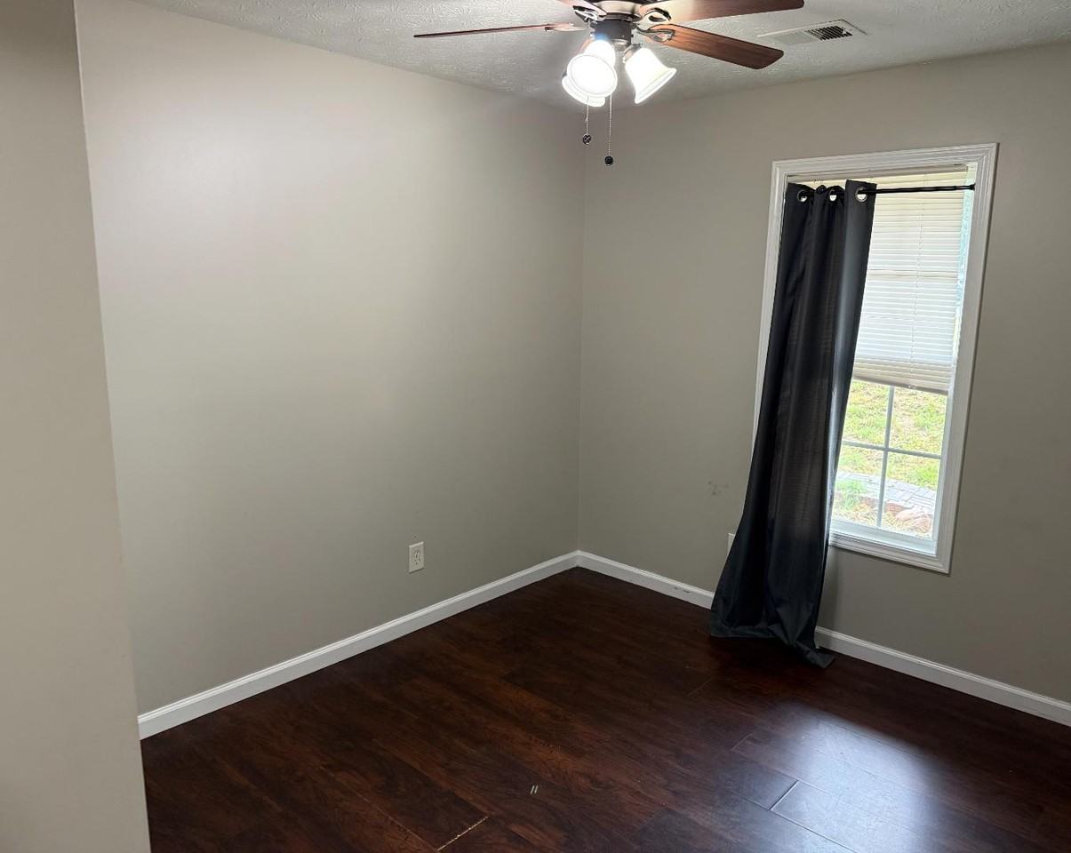 573 Elrod Ave - Photo 6 of 9